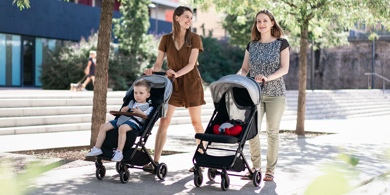 mums with newborn and 22 kg kid in compact stroller pixel renolux